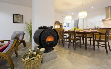 Open plan kitchen with dining area